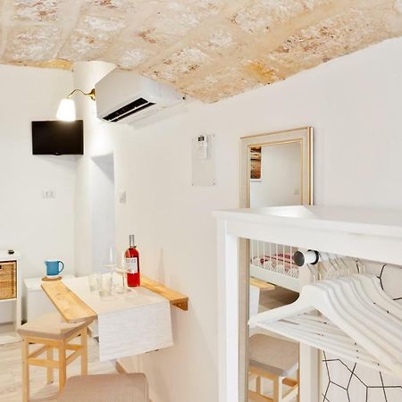 San Nicola Clemente Private Room Bari Exterior photo