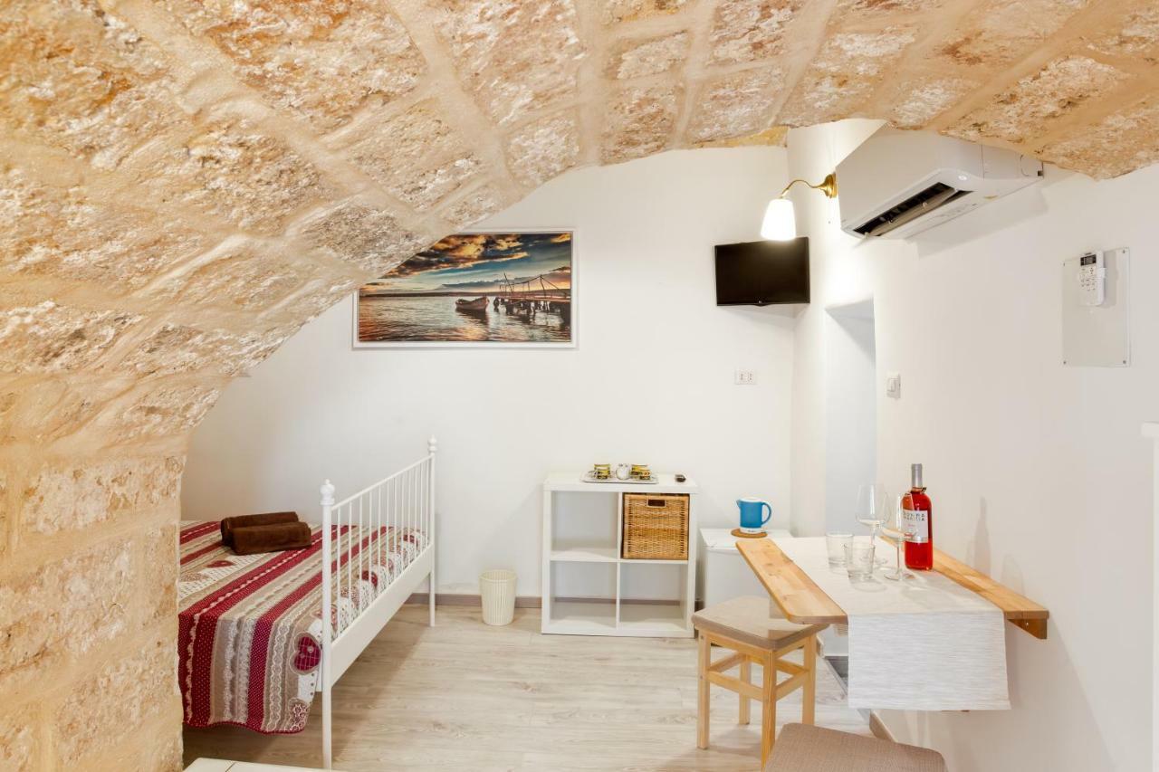 San Nicola Clemente Private Room Bari Exterior photo